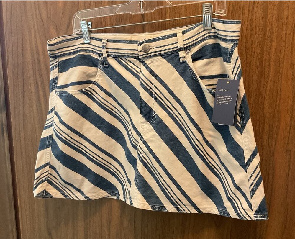 NWT Universal Thread Blue Cream Diagonal Stripe Denim Mini Skirt Size 14